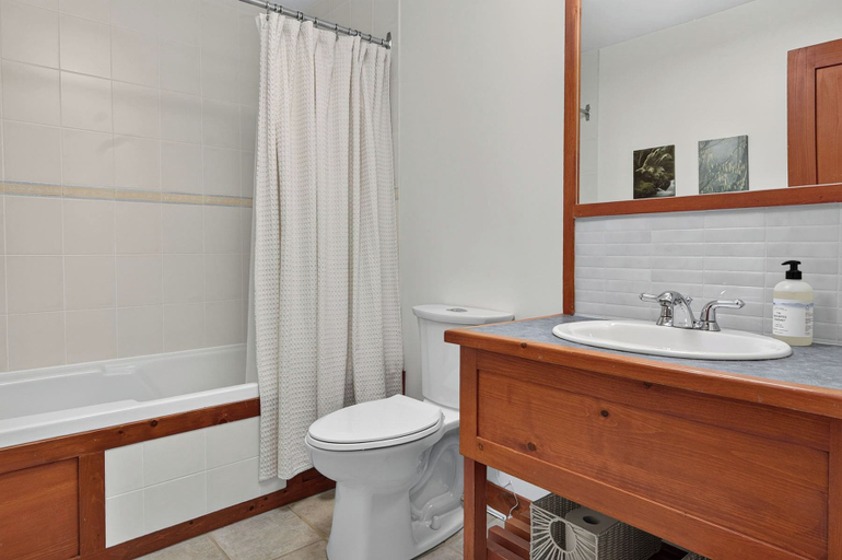 Bathroom 3, 205 Les Eaux Unit 7, Les Laurentides