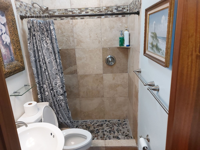 Bathroom 2, Kona Palace in Captain Cook, Hawaii
