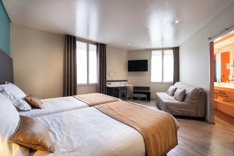 Bedroom 2, Hotel de Bourgogne, Saône-et-Loire