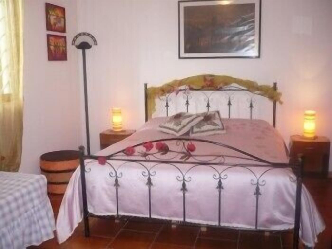 Bedroom 2, L'Isola Felice, Bari
