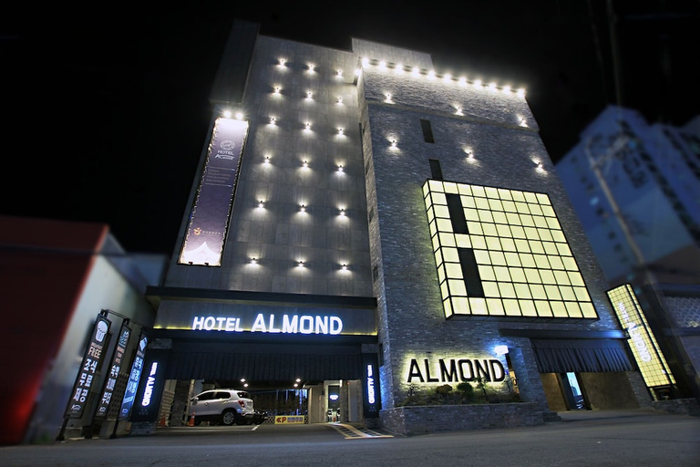 Exterior & Views, Masan Almond Hotel, Masan