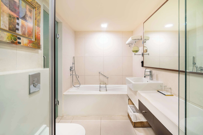 Bathroom 4, Radisson Gurugram Sohna Road City Center, Gurgaon