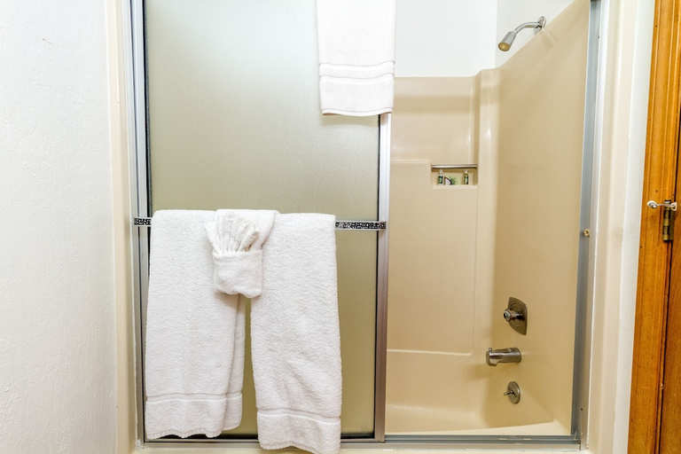 Bathroom 3, Mountain Retreat Resort, Calaveras
