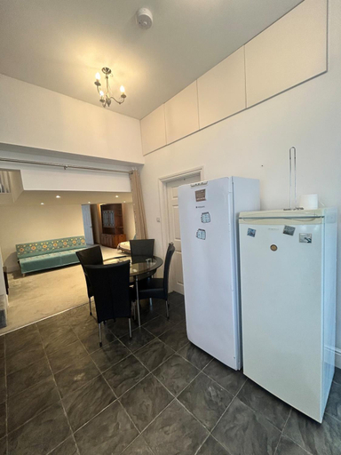 Others 4, Lovely Calm Independent Home, London