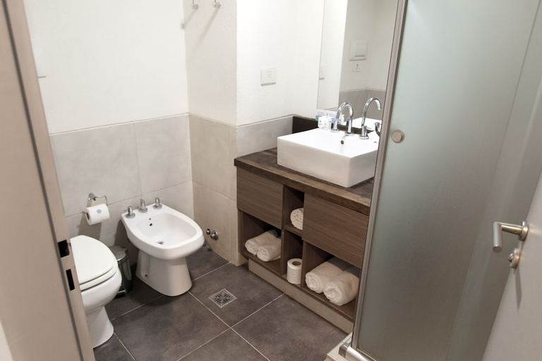 Bathroom 3, Casa Campus Pilar Suites, Pilar