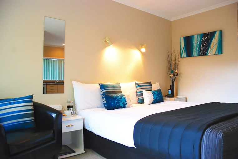 Bedroom 3, Almond Court Motel, Central Otago