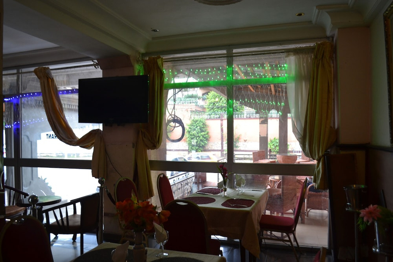 Food & Drinks 4, Hotel Le Diplomate, Mfoundi