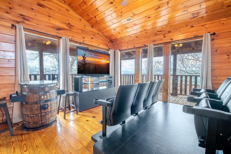 Living area 2, Mountain Breeze, Sevier