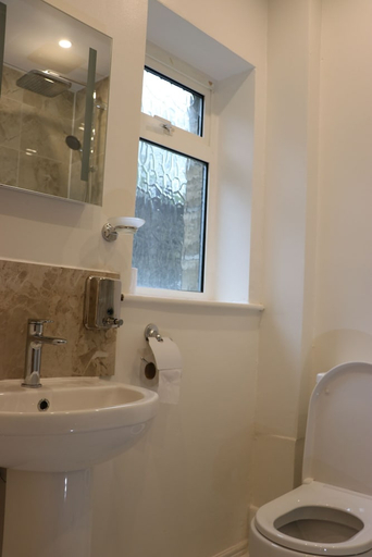 Bathroom 4, Dalesgate Hotel, Bradford
