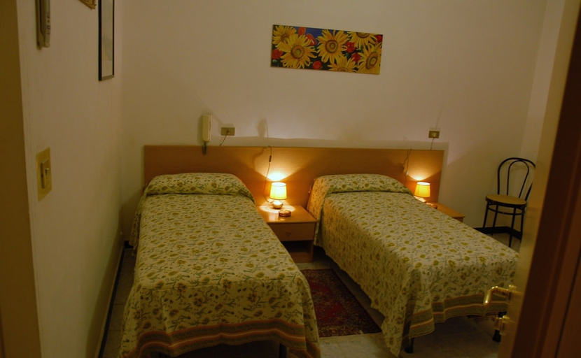Bedroom 1, Hotel Major Genova, Genova