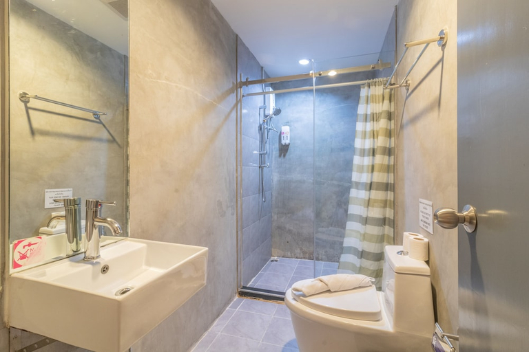 Bathroom 3, Chill Inn Bangkok, Wattana