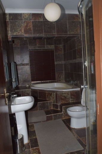 Bathroom 3, Copacopa Lodge And Conference Centre, Vhembe