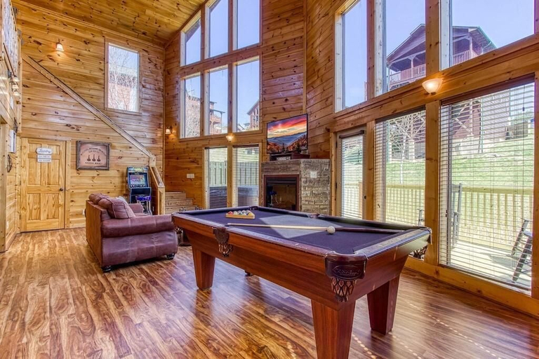 Game room 3, Sunshine and Whiskey, Sevier
