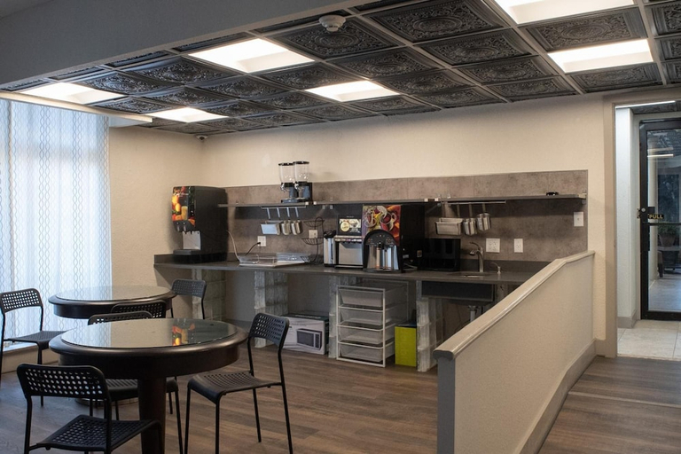 Food & Drinks 5, Americas Best Value Inn - Dearborn, Wayne