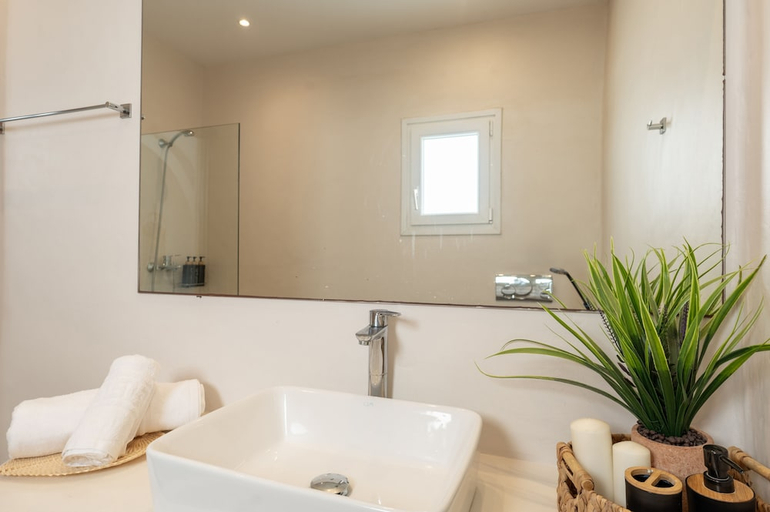 Bathroom 3, With Inn, South Aegean