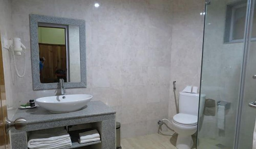 Bathroom, Tenzinling Resort, Lamgong