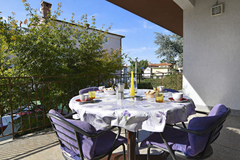 Outdoor dining, Umag Flat With Terrace and Garden, Umag