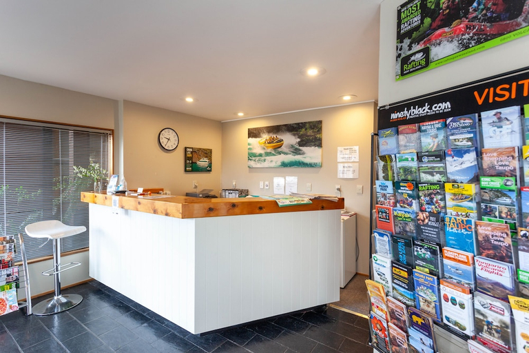 Food & Drinks, Cascades Lakefront Motel, Taupo