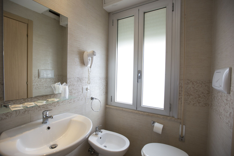 Bathroom, Hotel Impero, Rimini