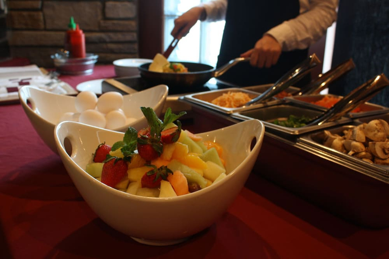 Food & Drinks 5, Podollan Inn Fort McMurray, Division No. 16