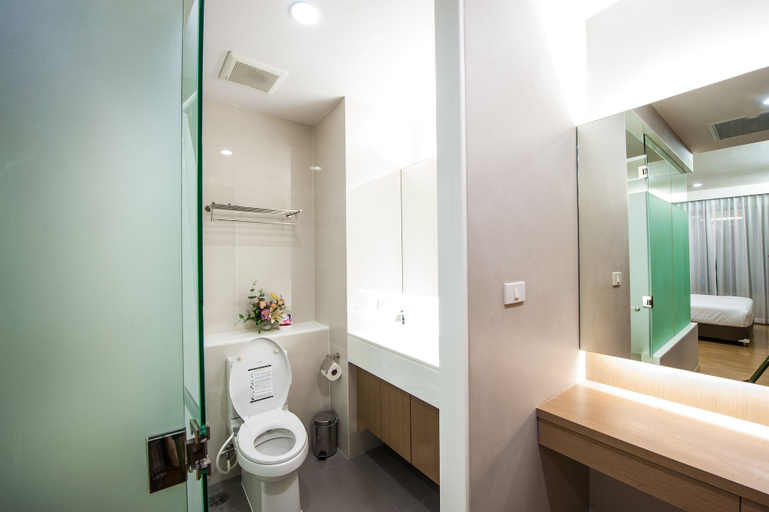 Bathroom 3, Burgundy Residence, Sri Mahar Pho