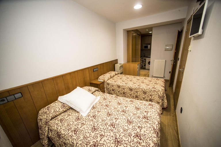 Bedroom 4, Hostal Caballeros, Soria