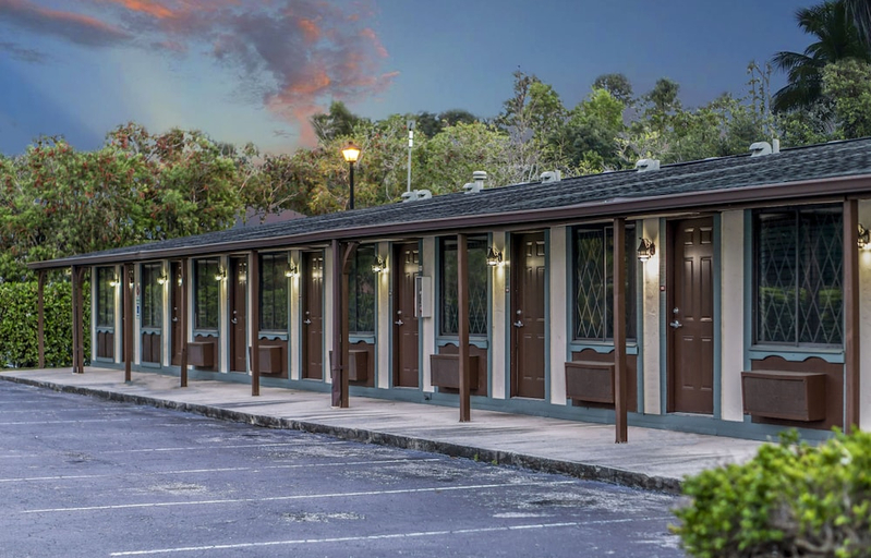 Exterior & Views, Spinnaker Inn of Naples, Collier