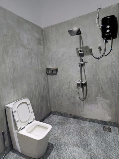 Bathroom, The White Pillow, Pothuvil