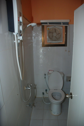 Bathroom 3, Keeree Guesthouse, Muang Phetchaburi