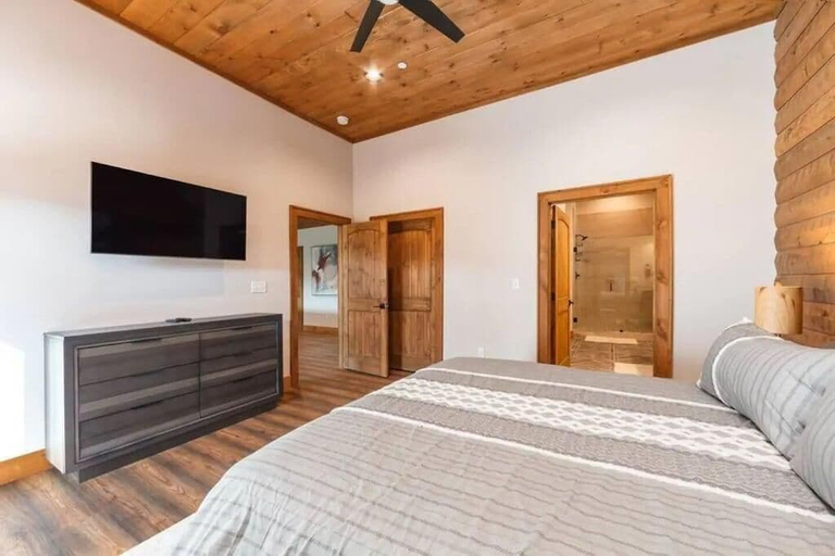 Room 3, Top of the Summit Lodge, Sevier