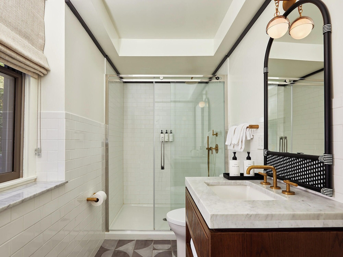 Bathroom 3, Kelley House, Dukes