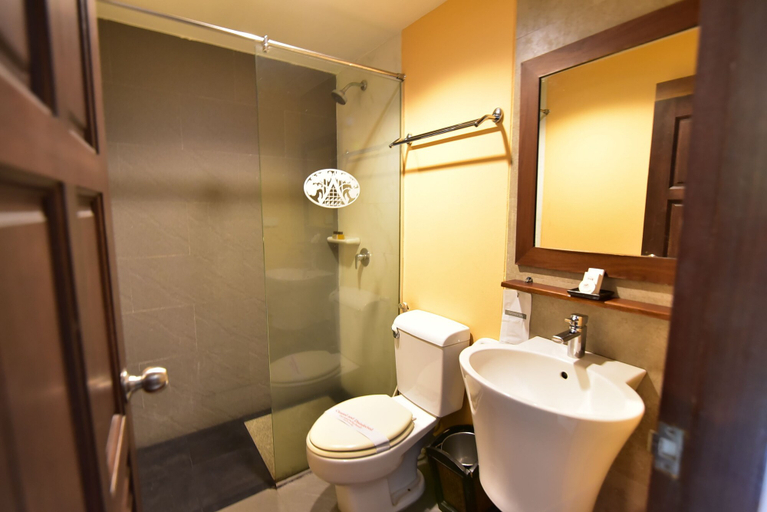 Bathroom 4, Wungnoy Hotel, Hat Yai