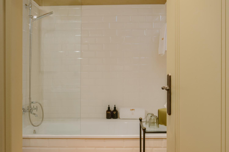 Bathroom 4, Hotel Bremon, Barcelona