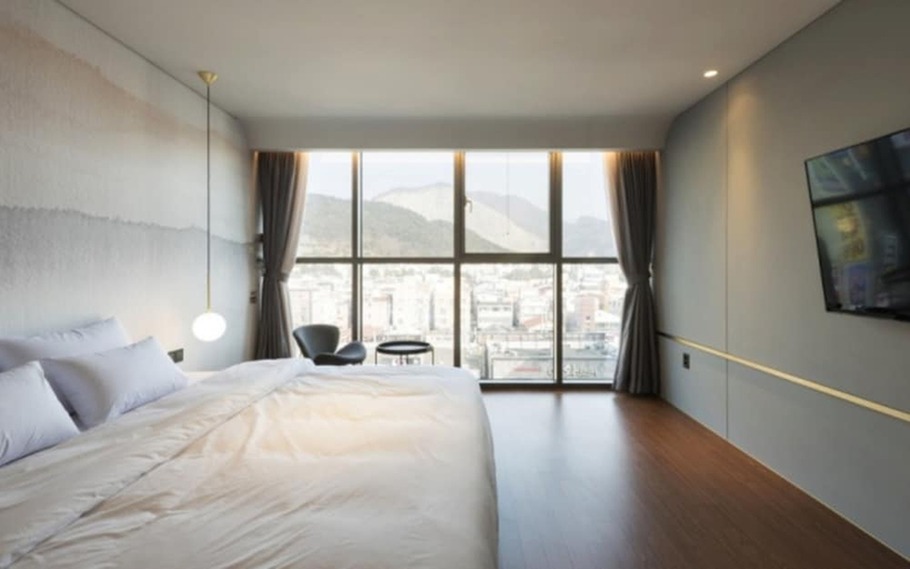 Bedroom 2, Yongwon Hound Hotel, Jinhae