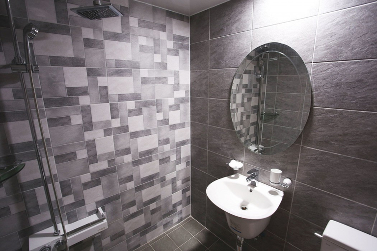 Bathroom 3, Grand Motel, Chuncheon