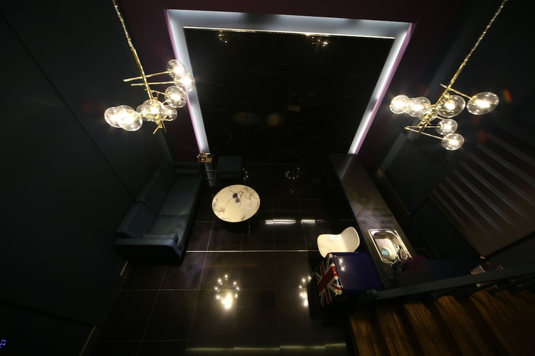 Others 5, Piano Hotel, Buk