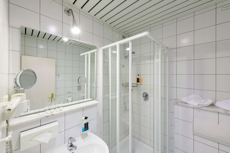 Bathroom 5, Askania Hotel Bernburg, Salzlandkreis