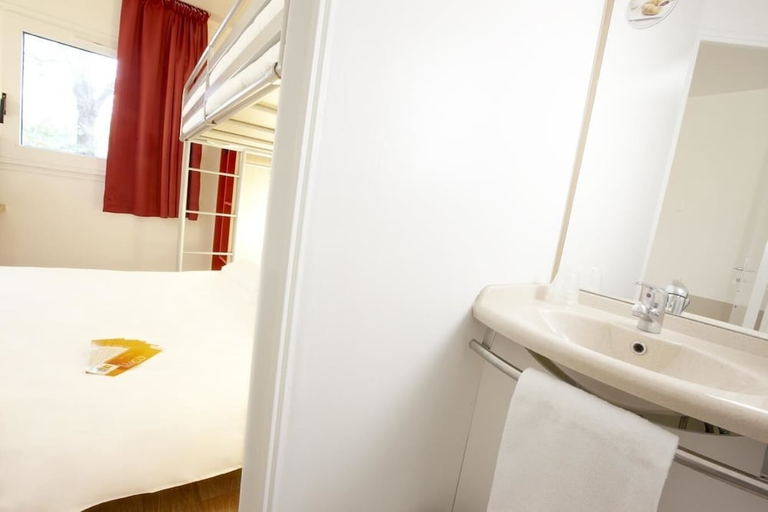 Bedroom 2, PREMIERE CLASSE TOULOUSE SUD LABEGE, Haute-Garonne