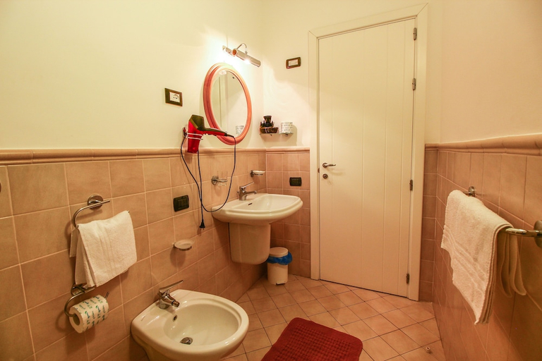 Bathroom 3, Hotel Paladini di Francia, Agrigento