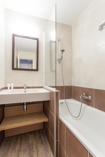 Bathroom 3, Pierre Vacances Residence Le Clos D Eguisheim, Haut-Rhin