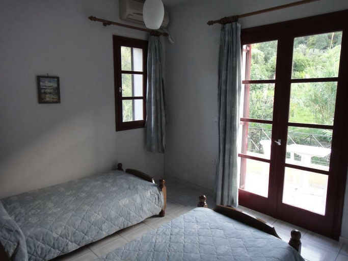 Bedroom 5, Victorias Rooms, North Aegean