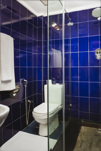 Bathroom 4, Kandy City Hotel by Earl's, K.F.G. & G. Korale