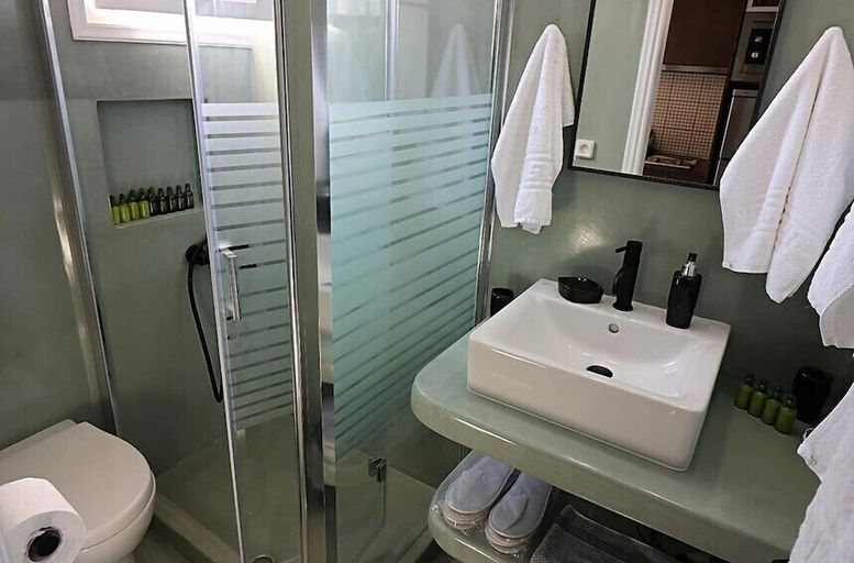 Bathroom 2, Avra Pahainas Hotel, South Aegean