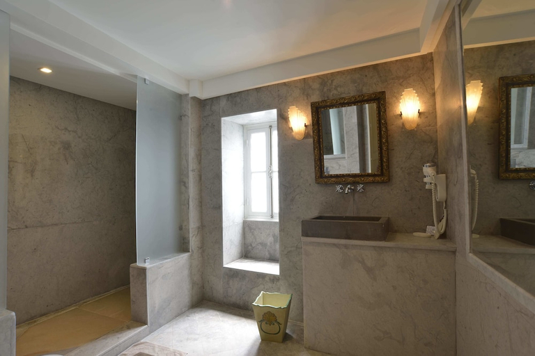Bathroom 3, Palais Bayram, Sidi El Béchir