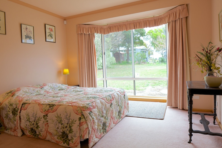 Bedroom 2, Riversdale Estate Cottages, Clarence