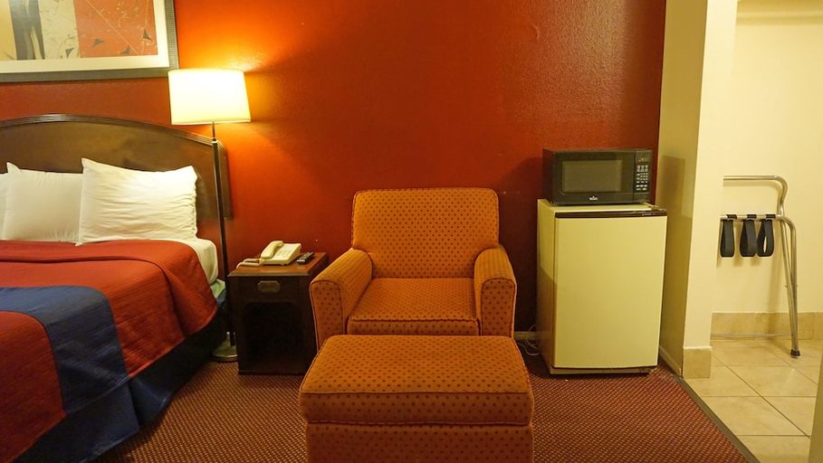 Bedroom 2, Rainbow Inn, Orange