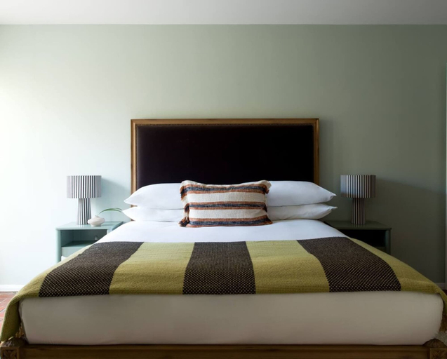 Room 5, Notting Hill Mews House Sleeps 8, London