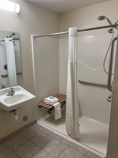 Bathroom 4, Crossings Inn and Suites by GrandStay, Sherburne