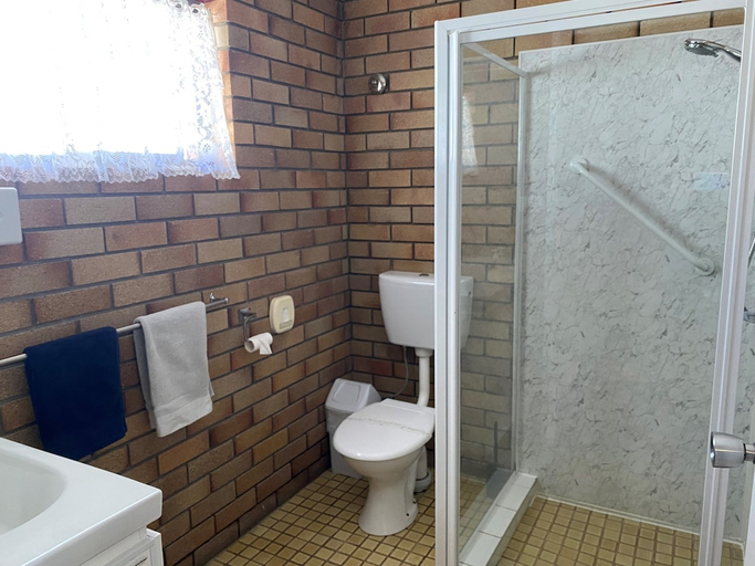 Bathroom 3, City View Motel Warwick, Warwick - Central