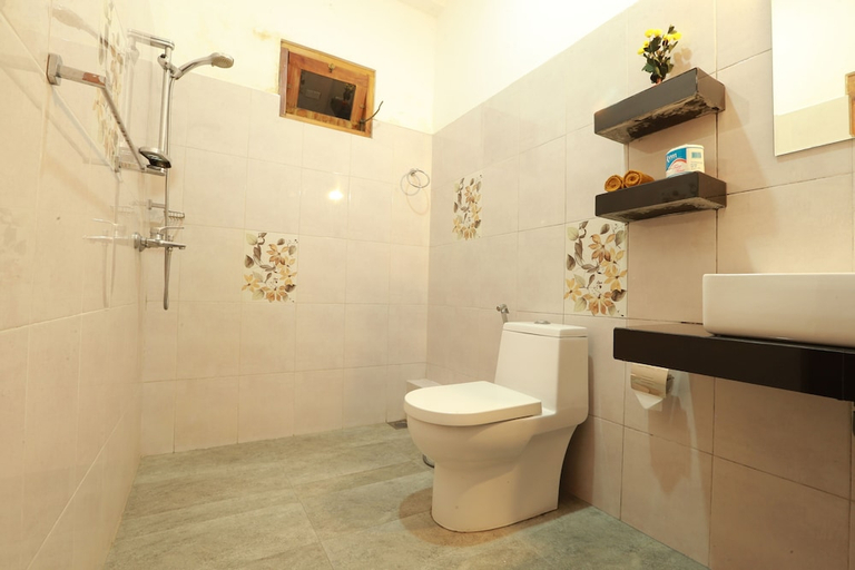 Bathroom 3, Hotel Baywatch, Habaraduwa
